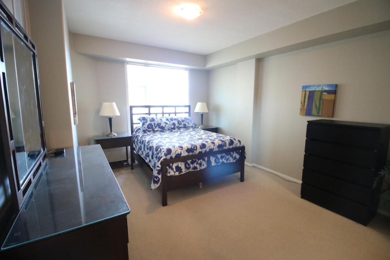 Sunset Waterfront Resort By Discover Kelowna Resort Accommodations Exterior foto