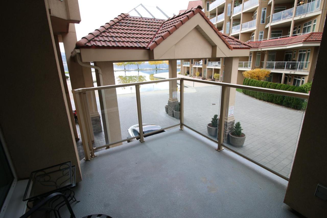 Sunset Waterfront Resort By Discover Kelowna Resort Accommodations Exterior foto