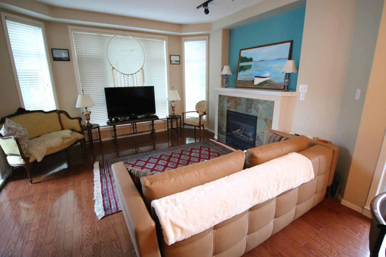 Sunset Waterfront Resort By Discover Kelowna Resort Accommodations Exterior foto