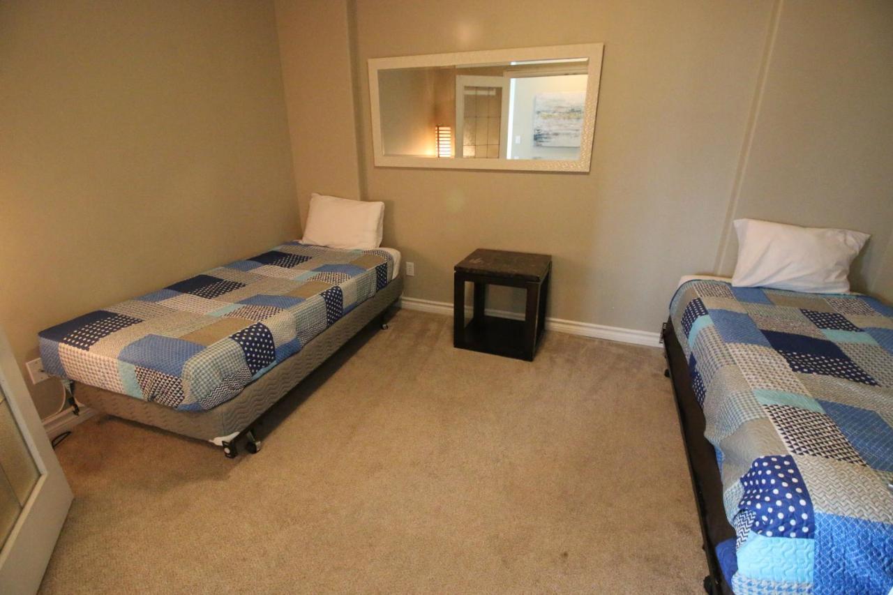 Sunset Waterfront Resort By Discover Kelowna Resort Accommodations Exterior foto