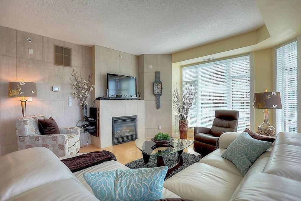 Sunset Waterfront Resort By Discover Kelowna Resort Accommodations Exterior foto
