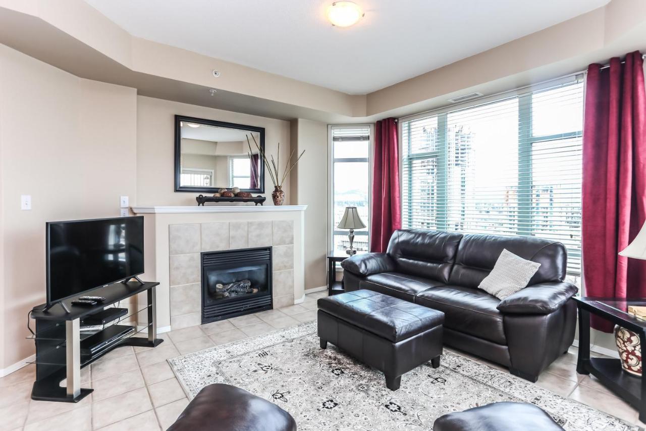 Sunset Waterfront Resort By Discover Kelowna Resort Accommodations Exterior foto