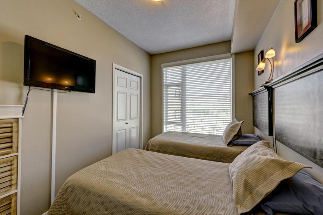 Sunset Waterfront Resort By Discover Kelowna Resort Accommodations Exterior foto