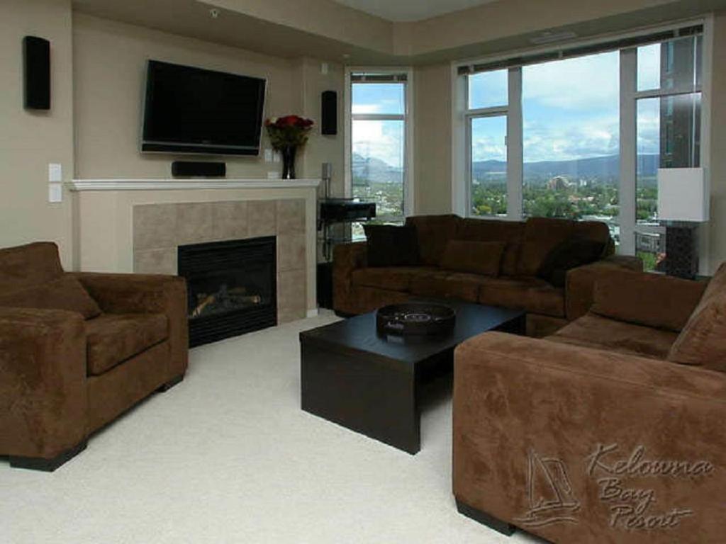 Sunset Waterfront Resort By Discover Kelowna Resort Accommodations Exterior foto